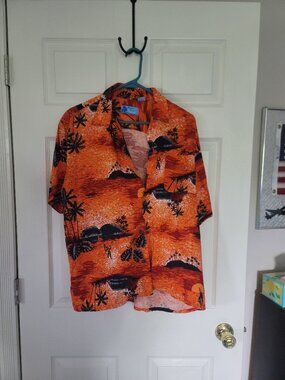 Mens orange Hawaiian full button down shirt with chest pocket - size S